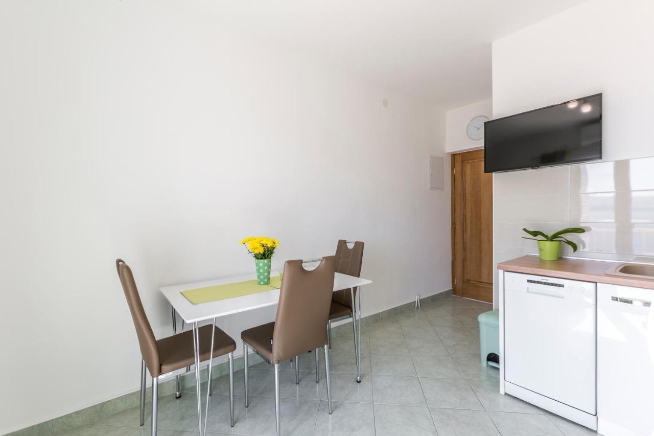 Apartmani Bezmalinovic Bol Eksteriør bilde